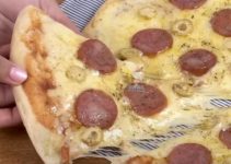 Receita de Pizza De Queijo Com Calabresa Receita de Pizza De Queijo Com Calabresa