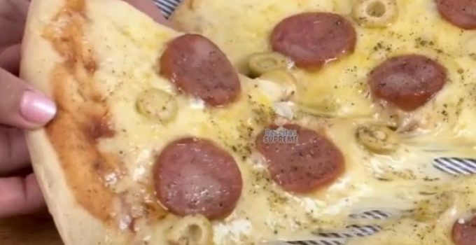 Receita de Pizza De Queijo Com Calabresa