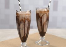 Receita de Milk Shake de Chocolate com Ovomaltine Receita de Milk Shake de Chocolate com Ovomaltine