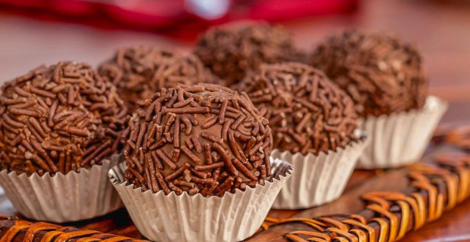Não espere uma festa de aniversário para fazer um gostoso brigadeiro de enrolar