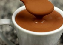 Um inverno decente tem chocolate quente cremoso, veja essa delícia!