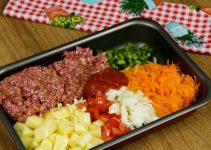 Só precisamos cortar, misturar e assar para preparar este jantar