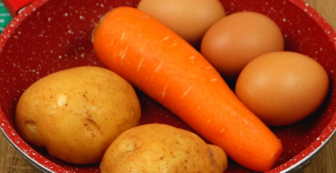 Misturei batata, ovos e cenoura fácil rápido e barato