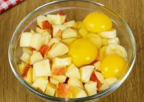 Adicionei ovos na banana e maçã, olha que delicia que ficou! Adicionei ovos na banana e maçã, olha que delicia que ficou!