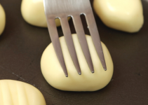 Com 3 ingredientes fiz esta receita que derrete na boca! Muito fácil e gostoso! Com 3 ingredientes fiz esta receita que derrete na boca! Muito fácil e gostoso!