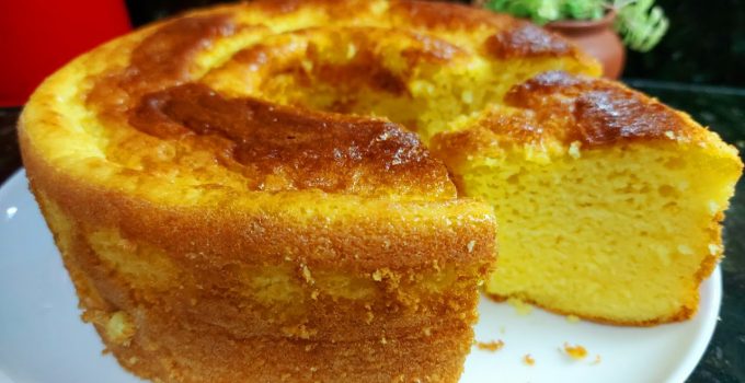 Bolo de fubá com laranja é ideal para servir no seu café da tarde