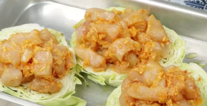 Eu cozinhei o frango e o repolho assim e o resultado foi incrível!