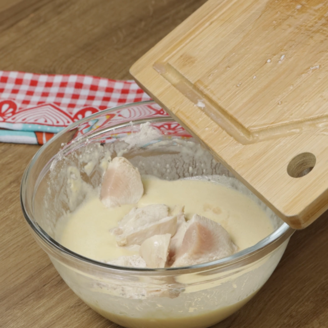 Descongele o peito de frango e faça essa receita super deliciosa e fácil. passo2