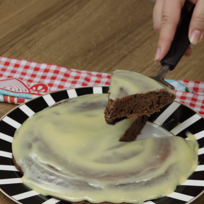 Despeje Coca na farinha e veja o que acontece passo 4