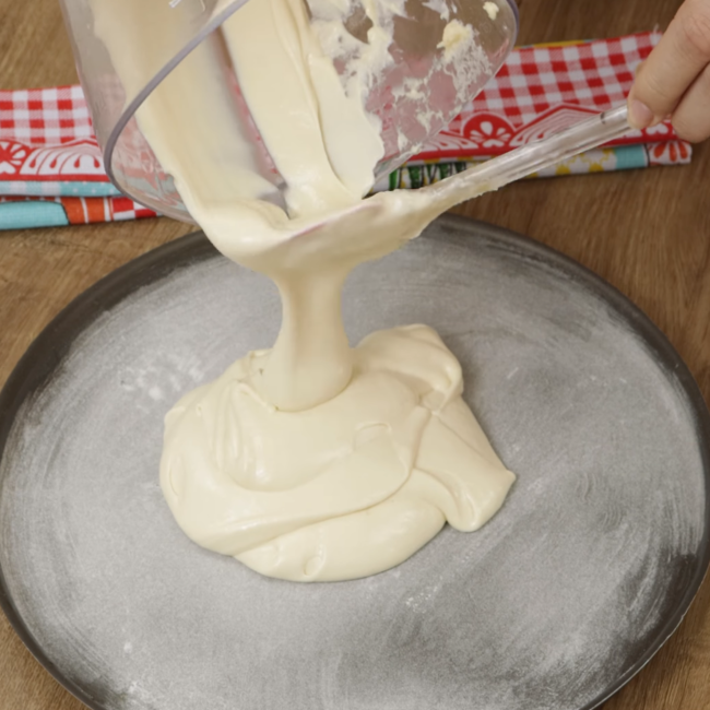 Eu não compro mais pizza! Agora eu só faço assim, fácil e delicioso passo2