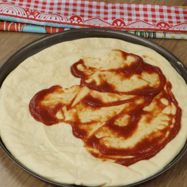 Eu não compro mais pizza! Agora eu só faço assim, fácil e delicioso passo3
