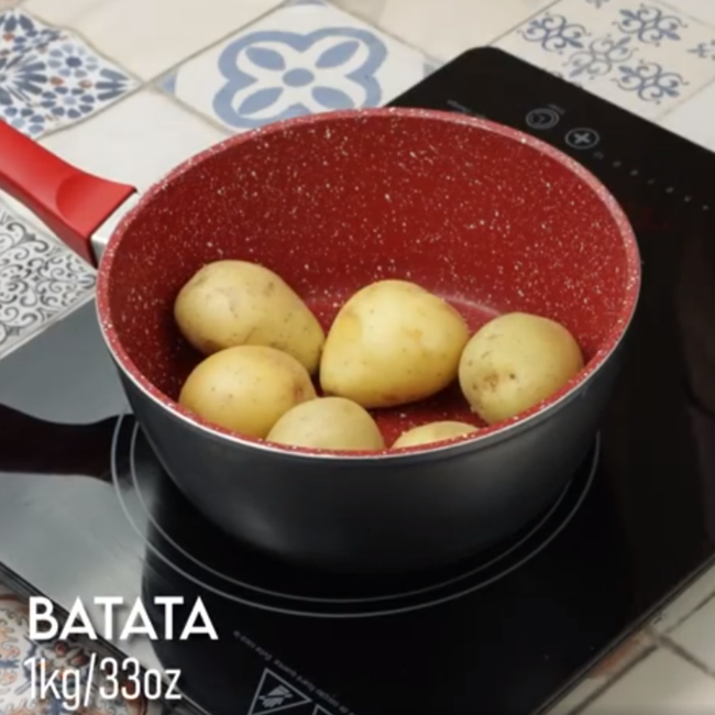 
Voce-tem-batatas-na-sua-casa-Nao-desperdice-faca-essa-receita-simples-e-deliciosa-passo1.