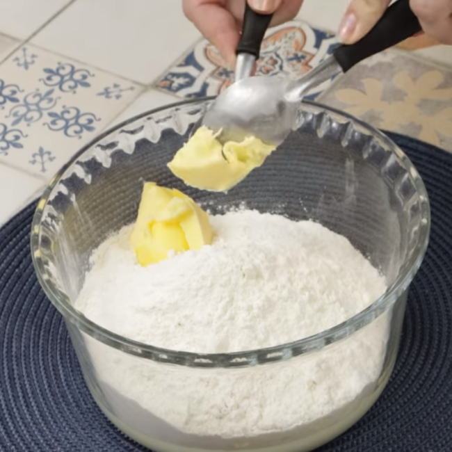 Misturei leite condensado com amido de milho e me surpreendi com o resultado passo 1