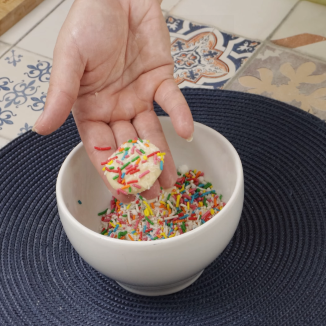 Misturei leite condensado com amido de milho e me surpreendi com o resultado passo 4