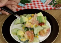 A melhor salada de abacate que já comi! deliciosa, fácil e rápida! A melhor salada de abacate que já comi! deliciosa, fácil e rápida!