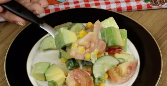 A melhor salada de abacate que já comi! deliciosa, fácil e rápida!